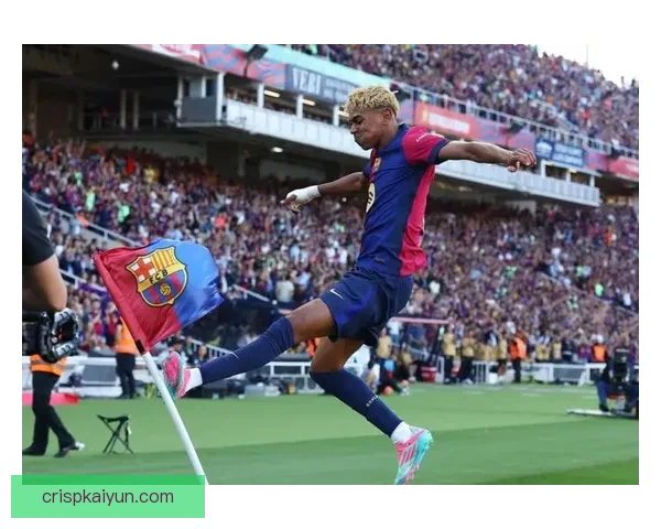 莱万多夫斯基在诺坎普亮相仪式上展现强大魅力，备受关注